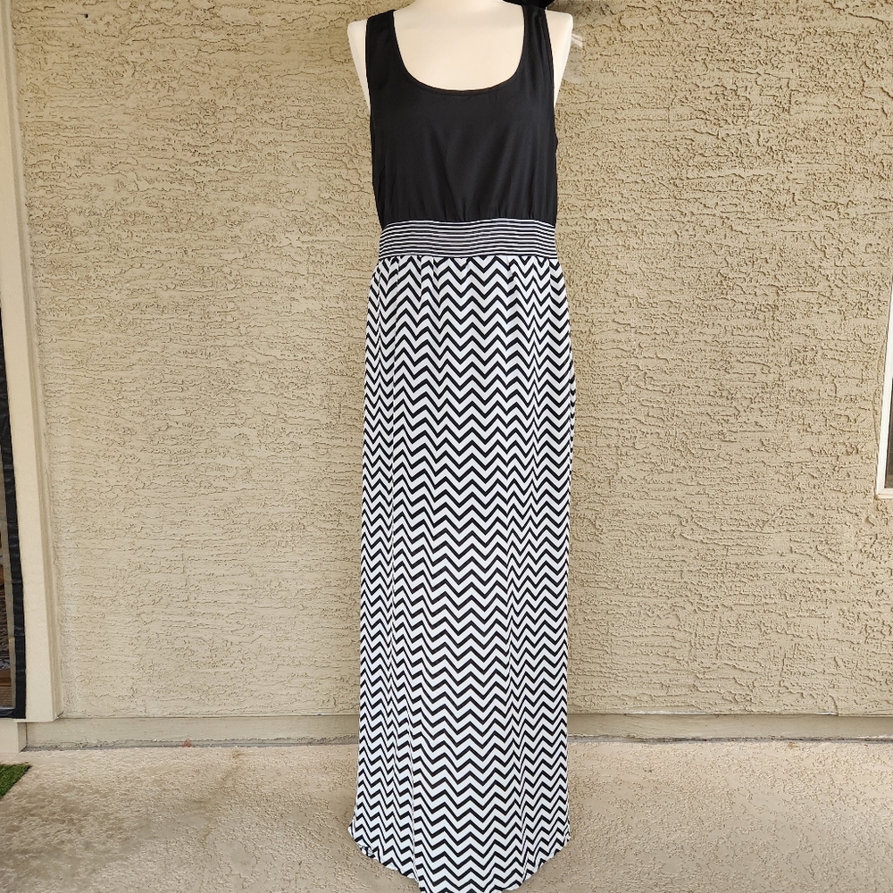 Charming charlie black and white maxi dress